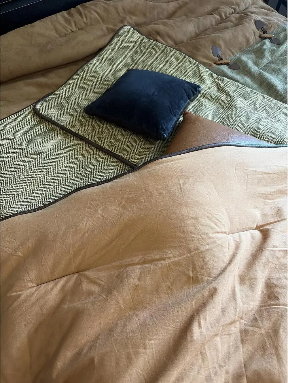 HiEnd Luxury Designs Highland Lodge King Comforter Set 2 Shams 2 Accent Pillows